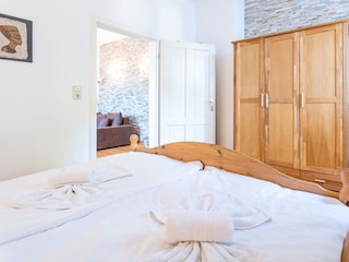 Schlafzimmer mit Doppelbett