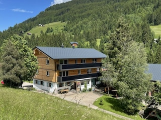 Sommer Aussen vorne