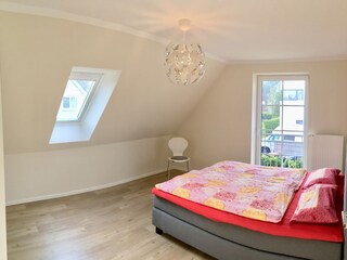 Schlafzimmer 1 mit Boxspringbett
