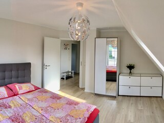 Schlafzimmer 1 mit Boxspringbett