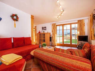 Wohnzimmer mit Blick zur Terrasse