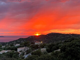 Sonnenuntergang von der Wohnung aus im Sommer