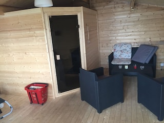 Moderne Sauna mit Lounge für 6 Pers.