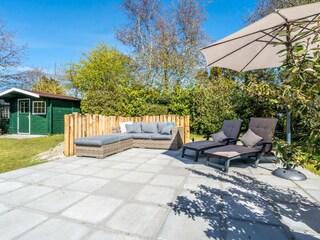 2. Terrasse mit Liegen