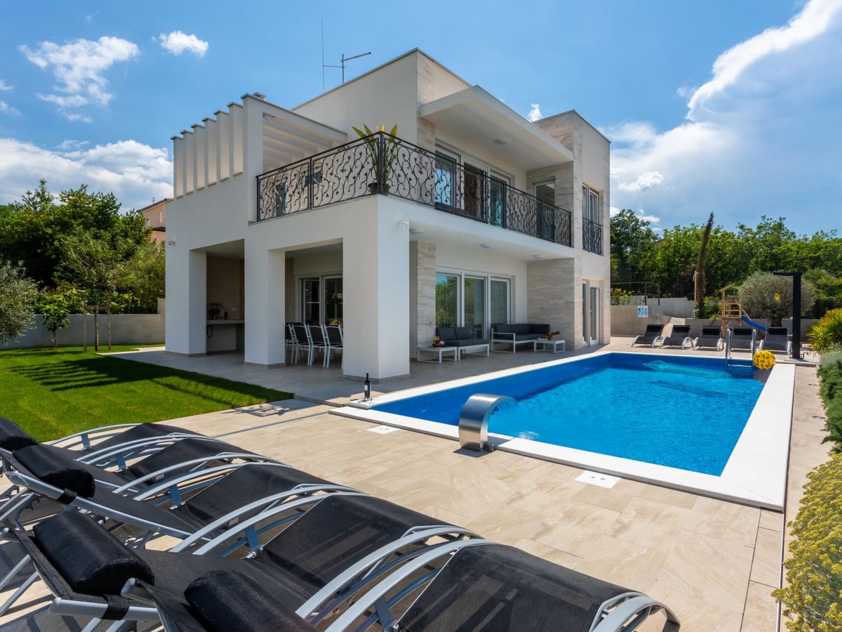 Villa With Pool Jacuzzi Sauna Klimno Company Adria Villas D O O Mr Janus Hunski