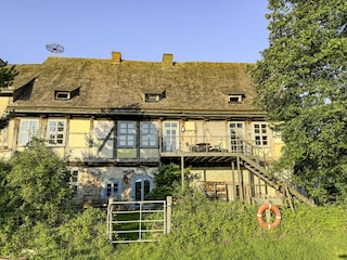 Ferienwohnung (oben) von der Weserseite