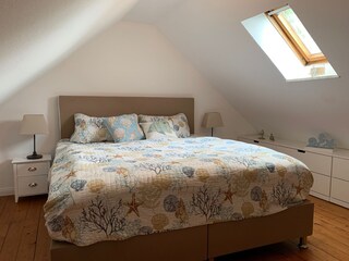 Großes Schlafzimmer im 1. Stock im kleinen Haus