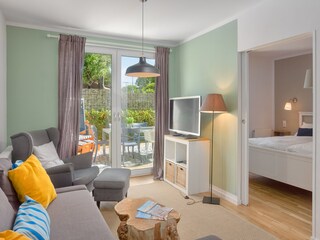 Wohnbereich mit Blick zum Schlafzimmer