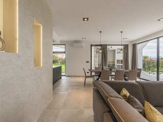 Villa Tinjan Caratteristiche 9