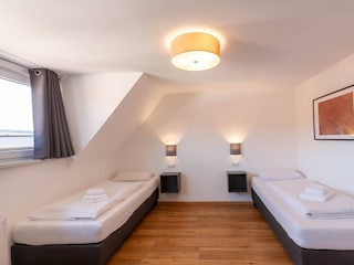 Schlafzimmer 4