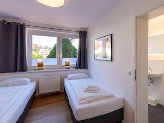 Schlafzimmer 5