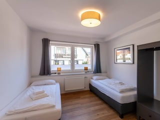 Schlafzimmer 6