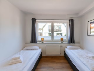 Schlafzimmer 6