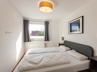 Schlafzimmer 8