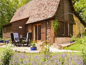 Boerderij Prachtig vakantiehuis met zwembad in Thenon - Auriac-du-Périgord - image1