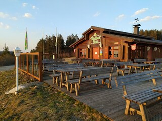 Die  schöne Hochheide mit uriger Hütte (3km entfernt)