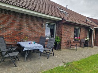 Sitzbereich vorm Haus
