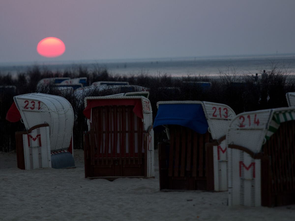 Sonnenuntergang am Döser Sandstrand.....