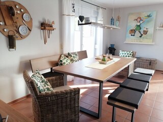 Pipi heißt euch willkommen! Links Ausgang Terrasse