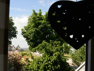 Blick aus der seitlichen Terrassentür