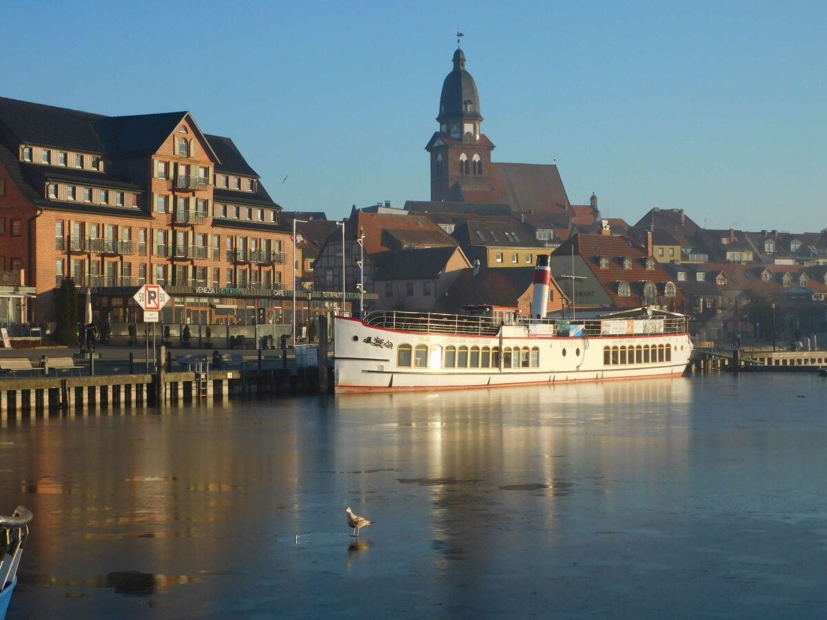 Ferienwohnung KietzOase mit Blick auf die Müritz, Waren