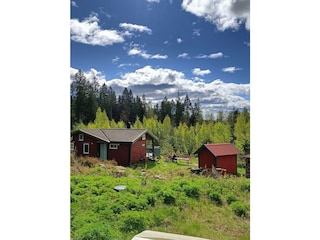 Haus mit Terrasse auf Naturgrundstück