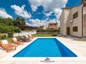 Villa Valerie with 32m2 pool