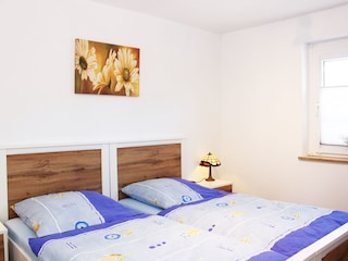 Doppelbett - auch getrennt stellbar - im Schlafzimmer