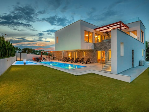 Villa aan zee, 5* met 2 zwembaden: Leon'sHolidayHomes