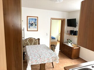 Blick zum Schlafzimmer durch die Wohnküche