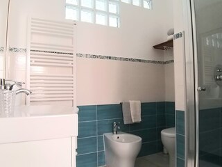 Ein Badezimmer ohne Fenster