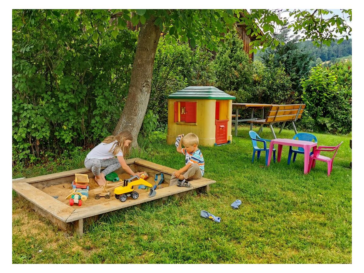 Kinderspielplatz Sandkasten