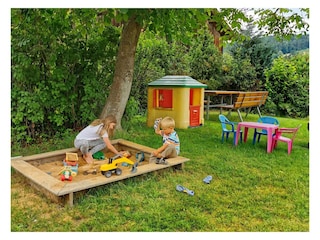 Kinderspielplatz Sandkasten