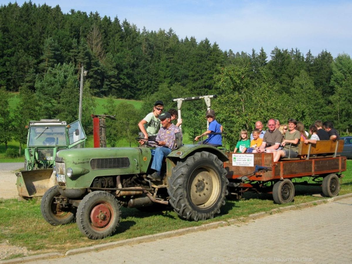 Traktor fahren und Traktor Kutsche