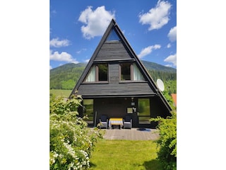 Vorderansicht im Frühling