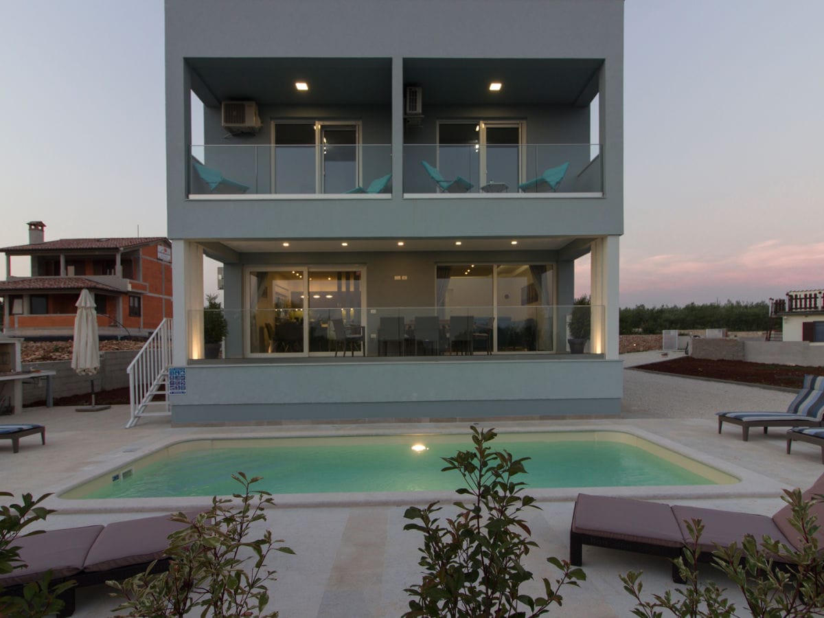 Villa with pool and sea view in Fazana - wiibuk.com