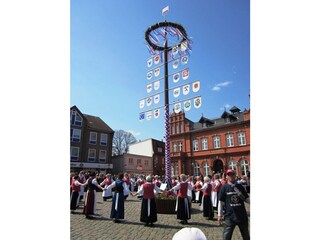 Marktplatz mit Rathaus