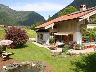 Unser Haus mit Garten und Teich