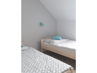 Schlafzimmer mit zwei Einzelbetten
