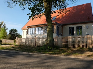 Straßenseitiger Blick aufs Schnitterhaus