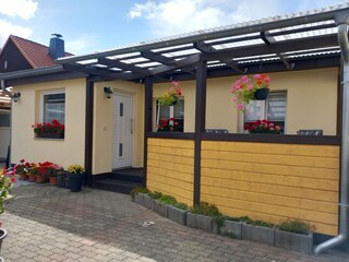 Ferienhaus mit überdachter Terrasse