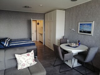 Schlafbereich, Essbereich, Sofa