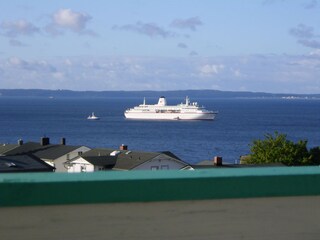 das TV-Traumschiff vor unserem Balkon