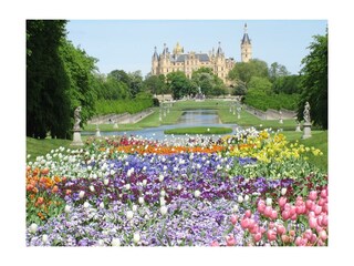 Schloß Schwerin mit Schloßgarten