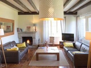 Dining room, with chimney