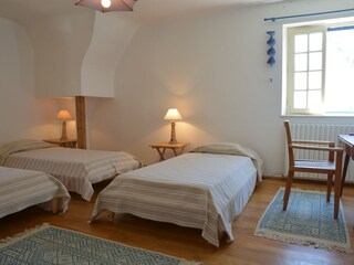 Upstairs Bedroom (20m²)