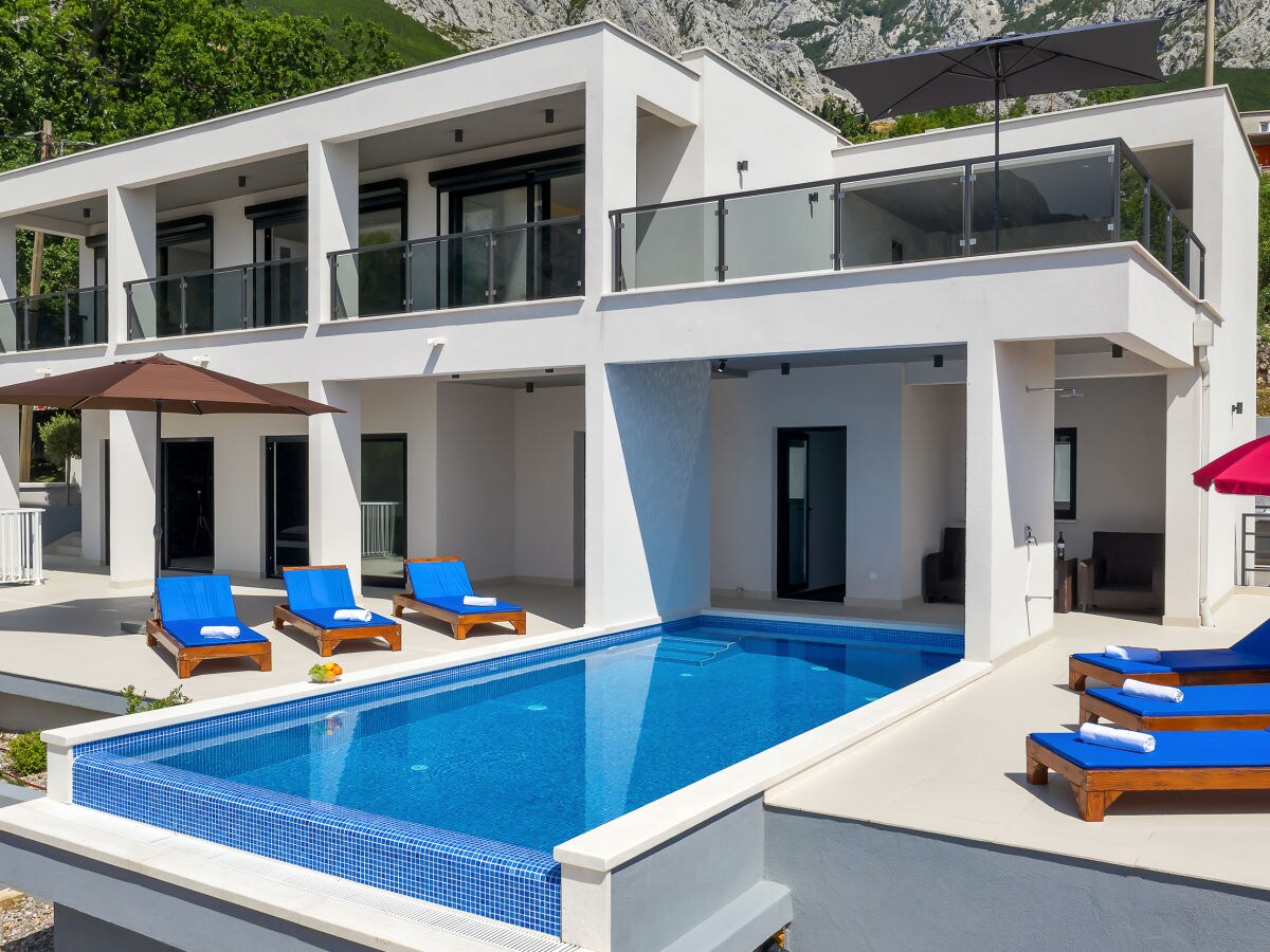 Vakantiehuis Villa "E" met zwembad