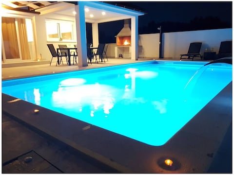 Villa Sabun Villa de luxe avec piscine, jacuzzi