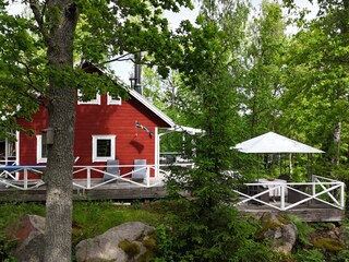 Ferienhaus und Terrassen