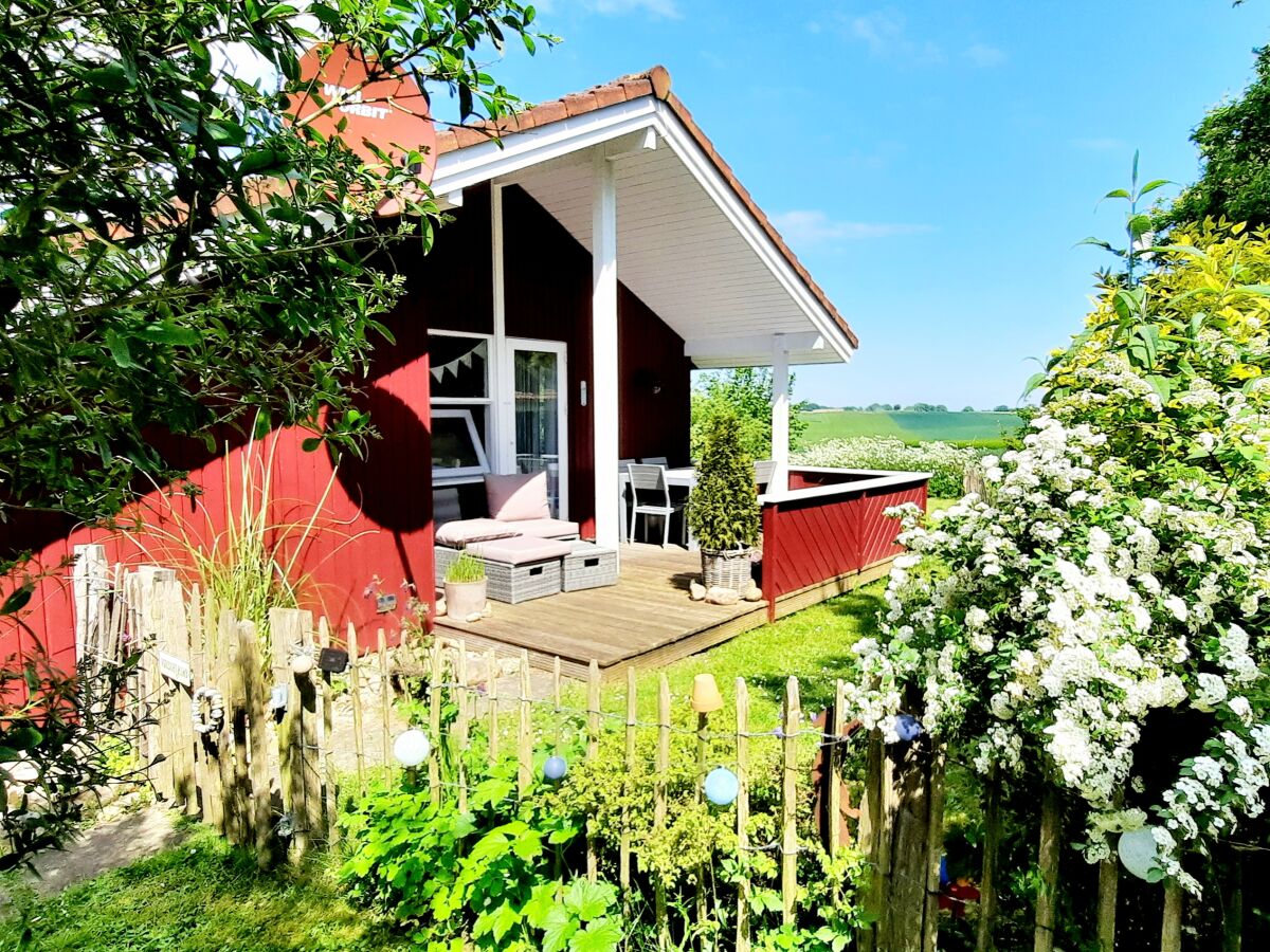 Terrasse mit eingezäuntem Garten